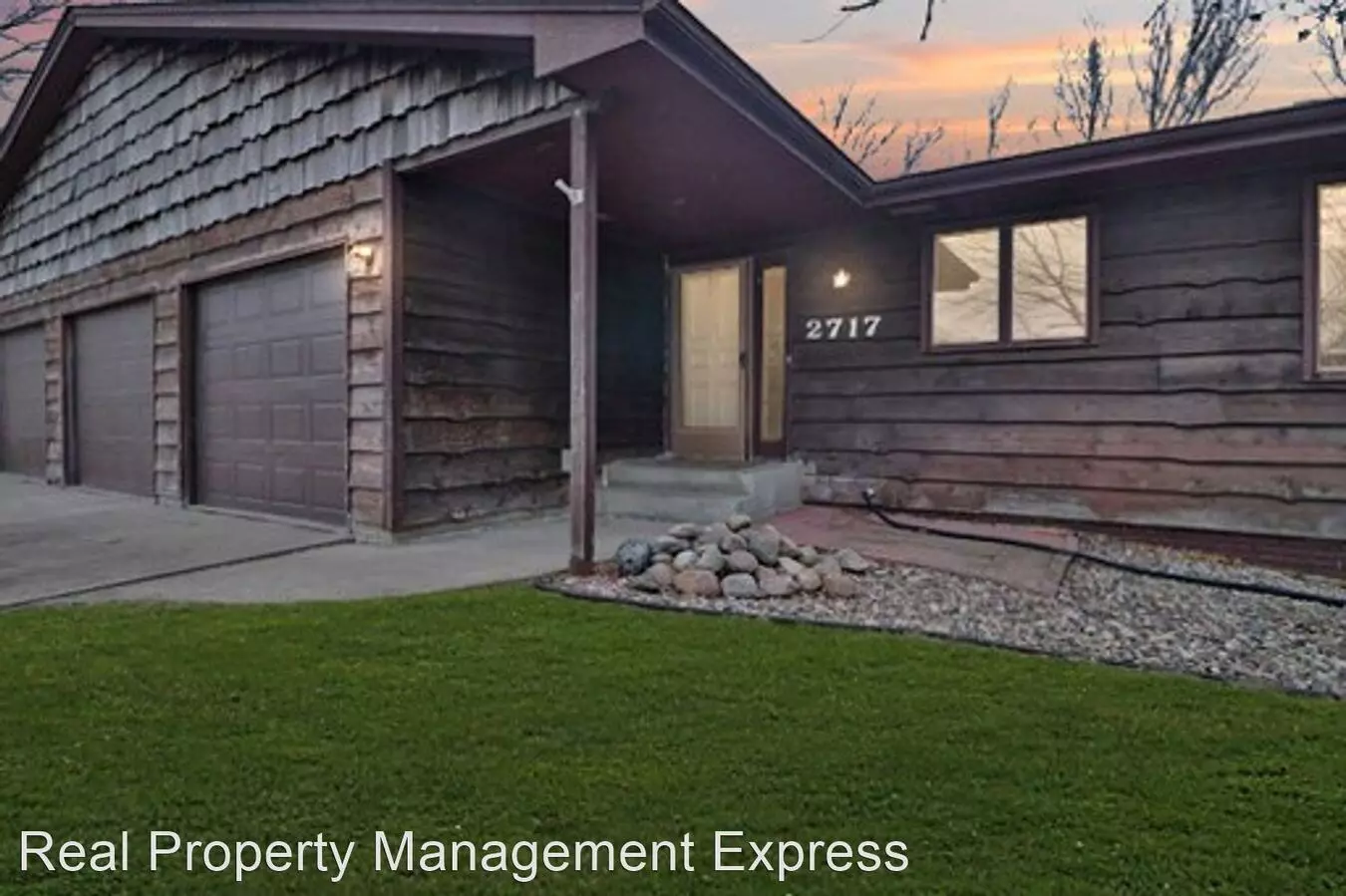 2717 E Klondike Trl House for rent in Sioux Falls, SD