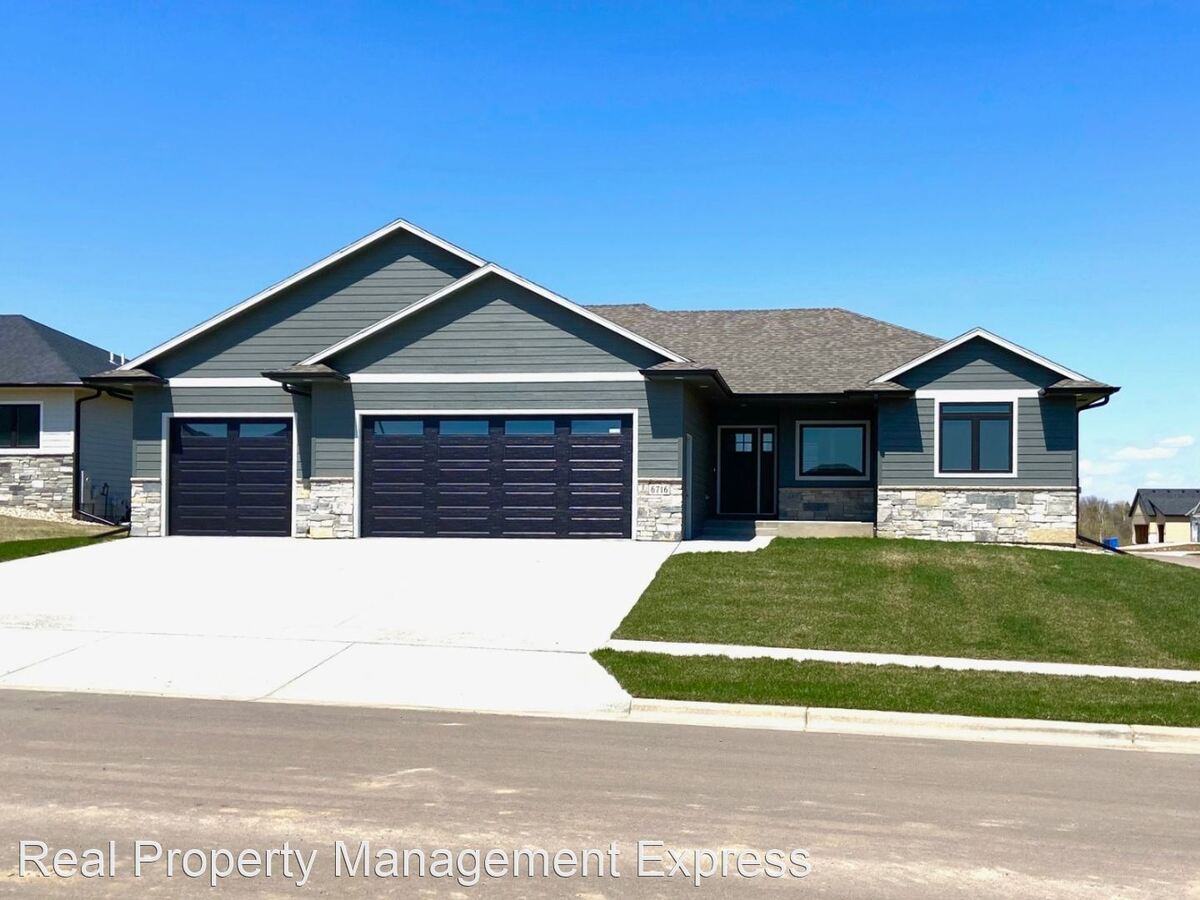 6716 E Roddel Cir Sioux Falls, SD House for Rent Rentable