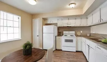 4 of 22 427 Hollyvale Dr Apartment for rent in Houston, TX