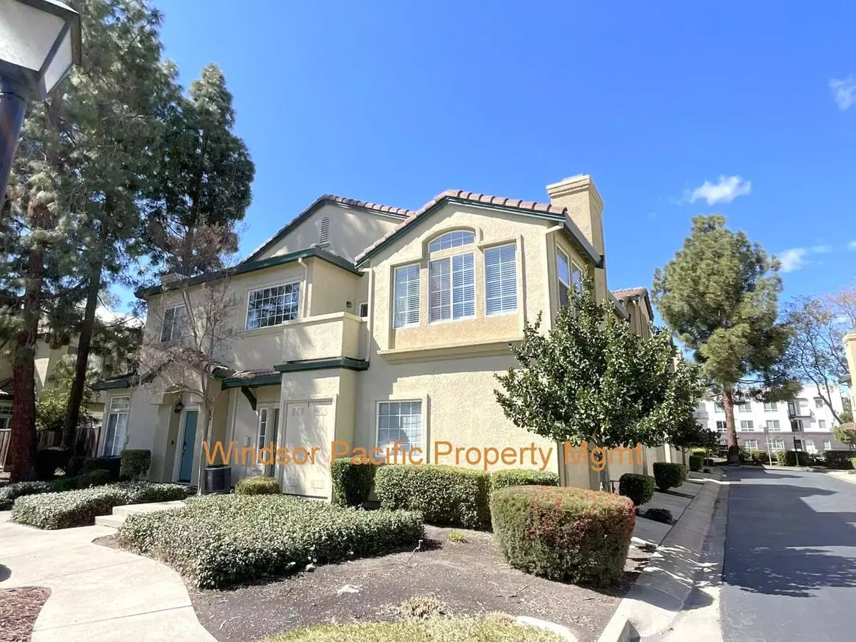 Pending Application ! Newly Painted ! Professionally Cleaned ! Top Floor Corner Unit With Garage At Desirable Siena Community ! Apartment for rent in Pleasanton, CA