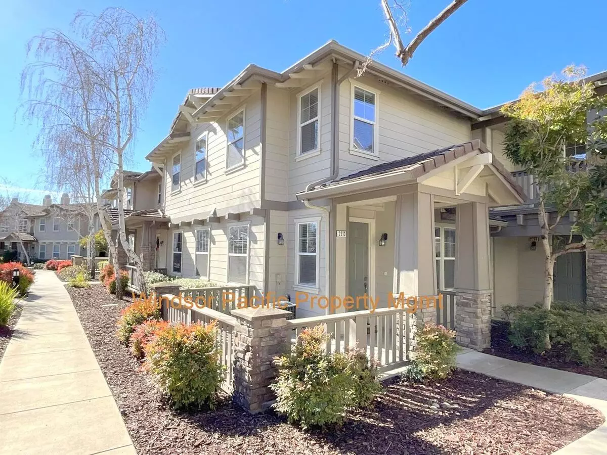New Price ! Beautiful & Spacious End Unit Home In Shelbourne At Windemere! Top Rated Schools! House for rent in San Ramon, CA