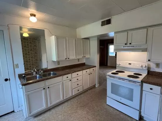 310 W Arnold St Apartment for rent in Marshfield, WI 310 W Arnold St Apartment for rent in Marshfield, WI