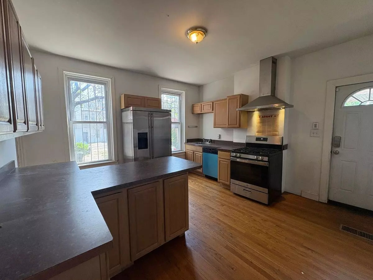 Enormous 5bd/4.5ba Charles Village Home Cac, Parking, W/d And More.. Available 8/1 House for rent in Baltimore, MD