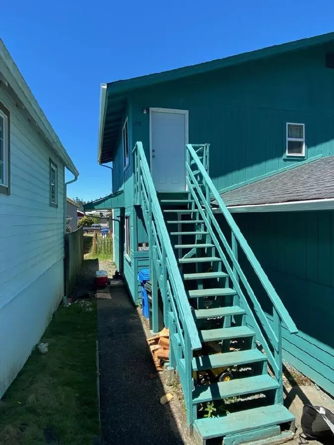2 of 2 Elm Apartment for rent in Reedsport, OR