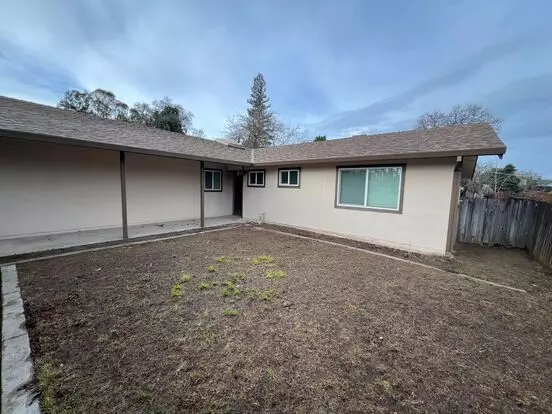 Gorgeous Updated Home With Large Side Yard! Apartment for rent in Citrus Heights, CA
