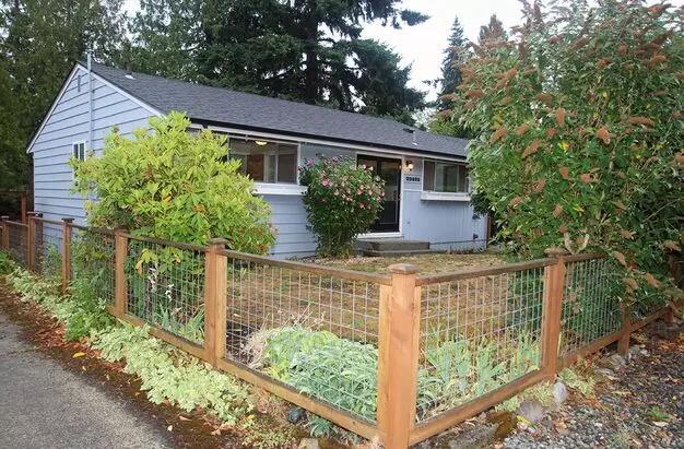 Mountlake Terrace 3 Bed, 2 Bath Home For Rent; Available Now! Apartment for rent in Mountlake Terrace, WA
