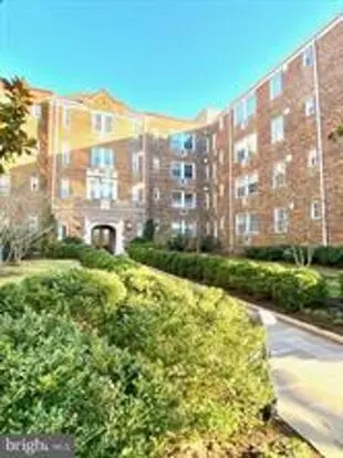 Lovely Studio Apartment In Historic Building- New Kitchen Appliances, Rooftop Lounge, Secured Entrance, & Beautiful Community Grounds Apartment for rent in Washington, DC
