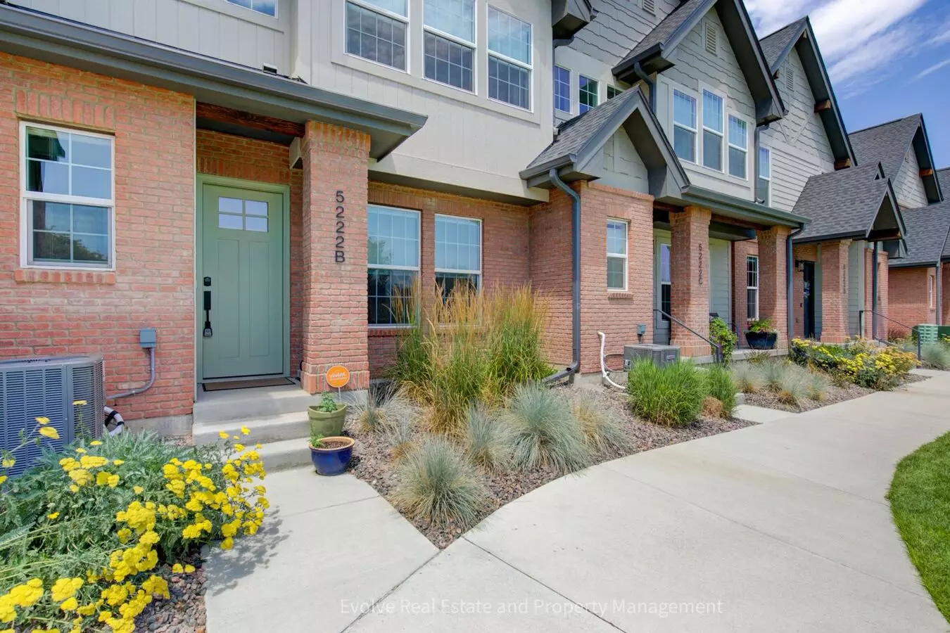 Evolve Real Estate: Discover Your Ideal Townhome With 4 Beds/4 Baths And Two-car Attached Garage In Arvada! House for rent in Arvada, CO