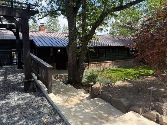 Newly Remodel Charming Mid-century Home Apartment for rent in Ashland, OR