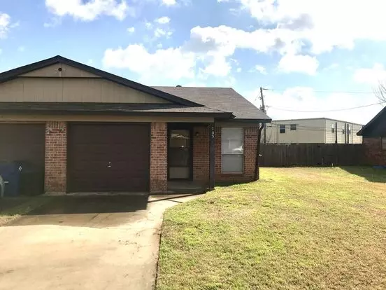 Cute Single Story 2 Bedroom Duplex In Burleson Apartment for rent in Burleson, TX