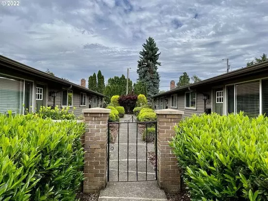 Woodstock 6-plex Apartment for rent in Portland, OR