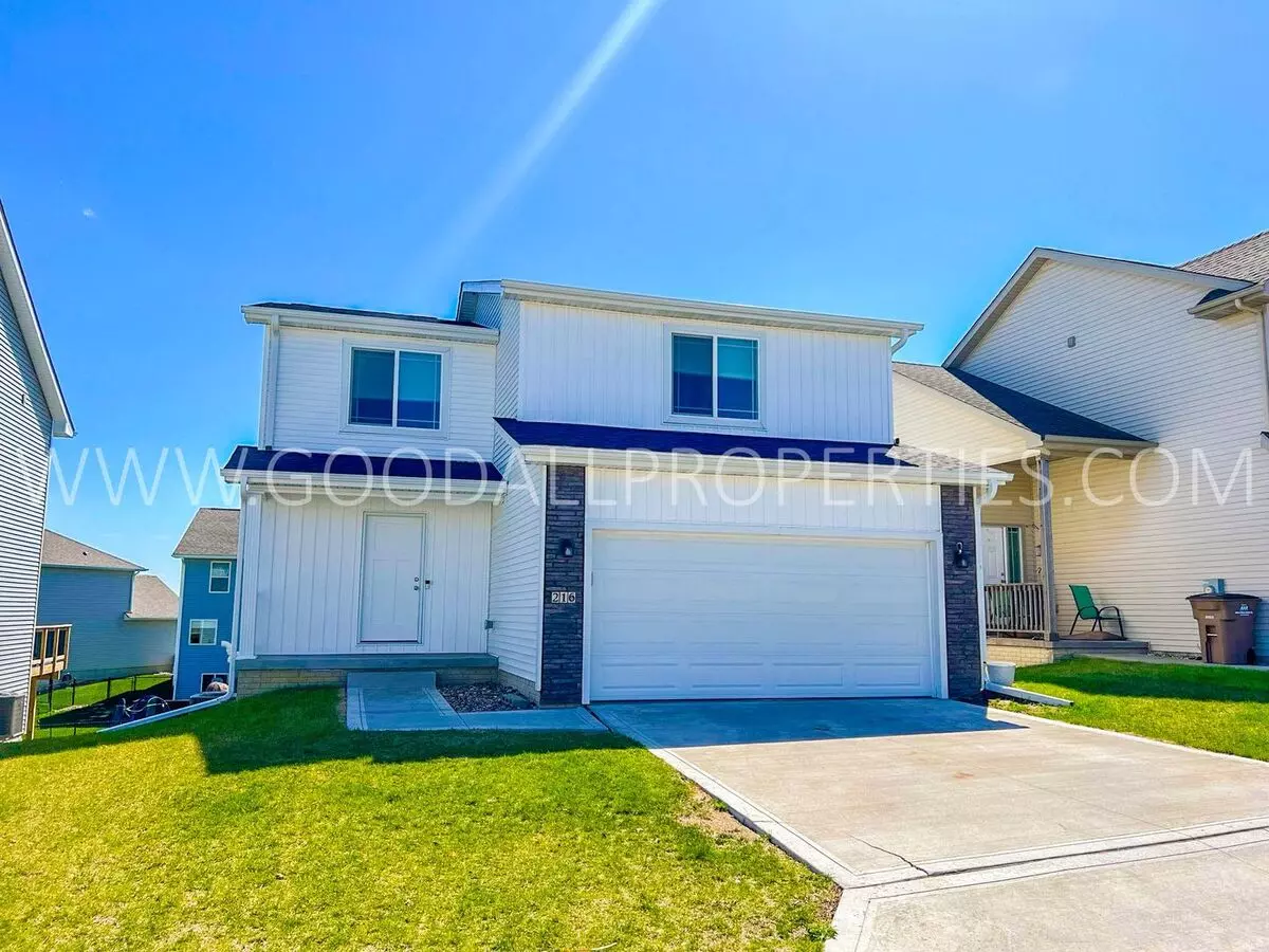 Price Reduction!!! 4 Bedroom 3.5 Bathrooms With A Walkout Finished Basement In Norwalk House for rent in Norwalk, IA