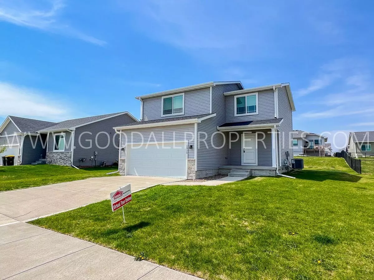 Rent Reduced!!! Beautiful 4 Bdrm, 2.5 Bathrooms In Adel! House for rent in Adel, IA