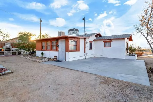 2 Bedroom 1 Bath - Furnished Hilltop Home - Free Internet Apartment for rent in Palms, CA
