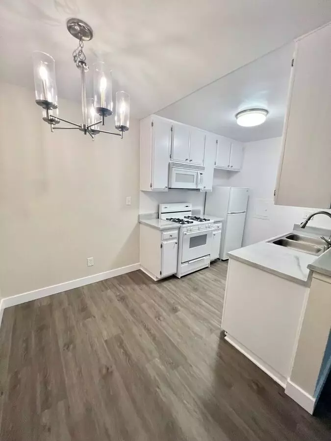 4621-4629 Vista Del Monte Ave Apartment for rent in Sherman Oaks, CA
