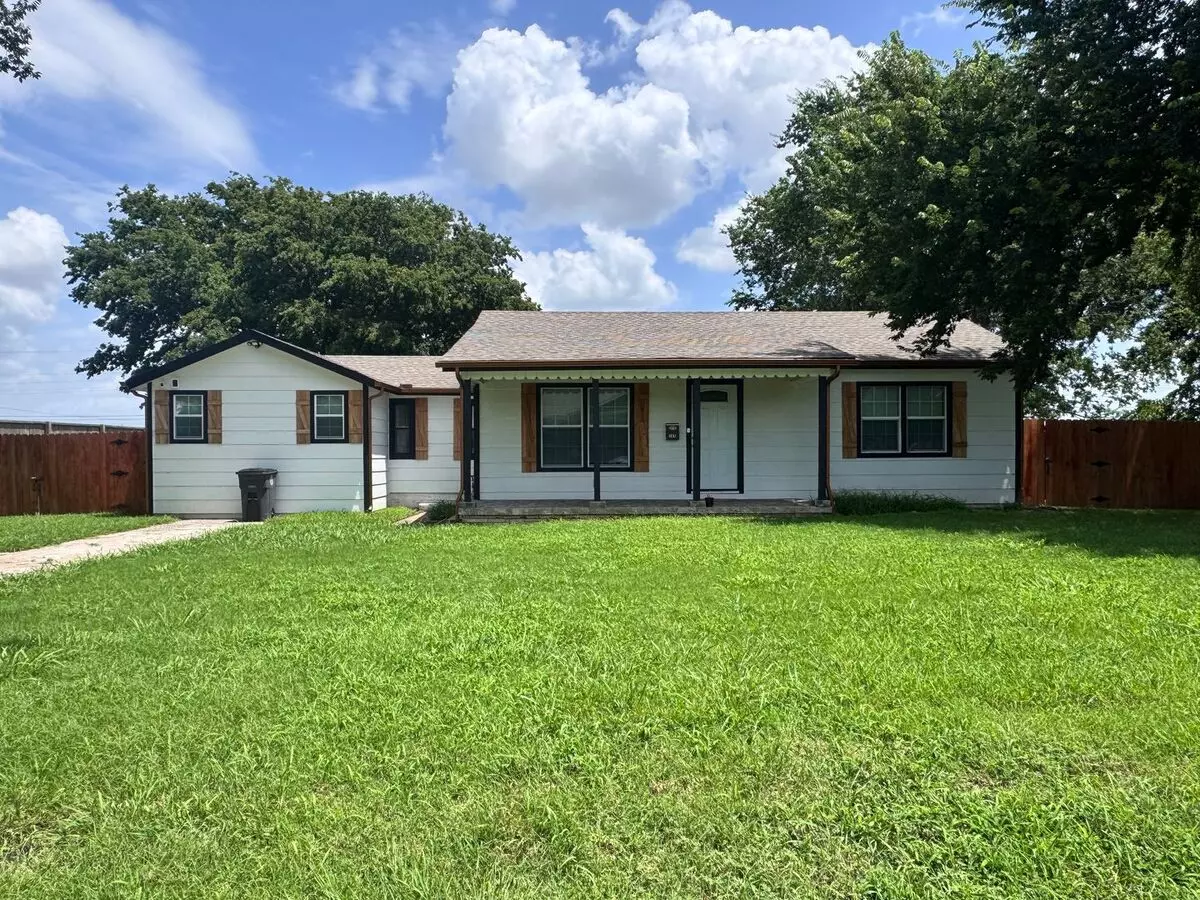 Beautiful 3 Bed, 2 Bath Home With Open Layout, New Hardwood Floors, And Modern Finishes House for rent in Tulsa, OK