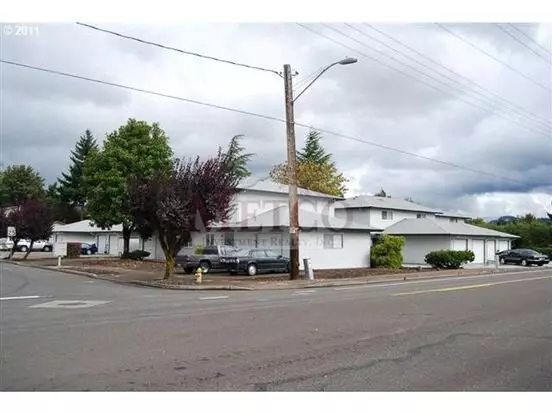 Extremely Nice Springfield, 2 Bedroom, 1 1/2 Bath Townhouse Style Duplex Apartment for rent in Springfield, OR