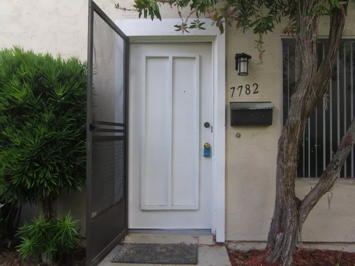 Move In Special! 7782 Camino Glorita- Availalble For Move-in House for rent in San Diego, CA