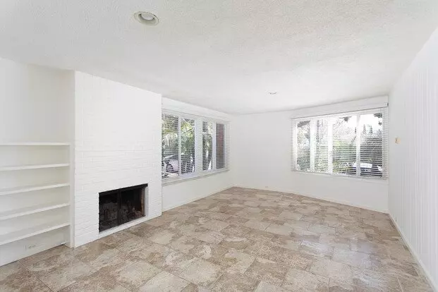 326-340 Palomar Ave Apartment for rent in La Jolla, CA