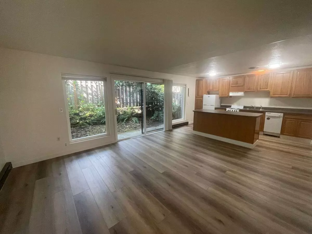4321-4331 &amp; 4342 1-8 SE 27th Ave. Apartment for rent in Portland, OR