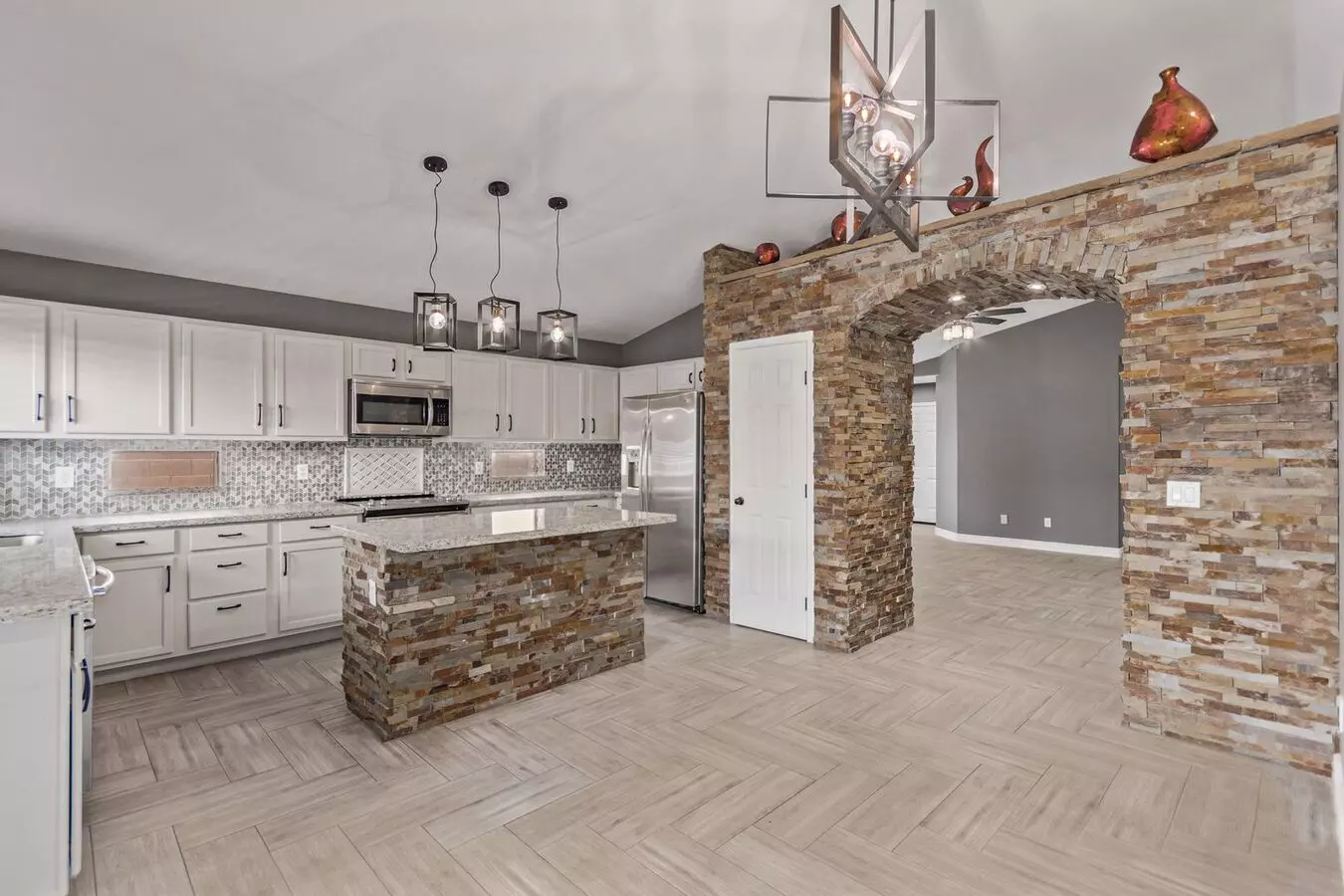 Stunning 4-bedroom Home With Designer Finishes Throughout! House for rent in Phoenix, AZ