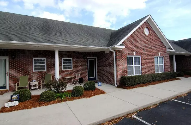 Independence South One Level Brick Patio Home, 2 Br, Wood Floors, Pets Ok, Close To Point At Barclay Shopping, Carolina Beach House for rent in Wilmington, NC