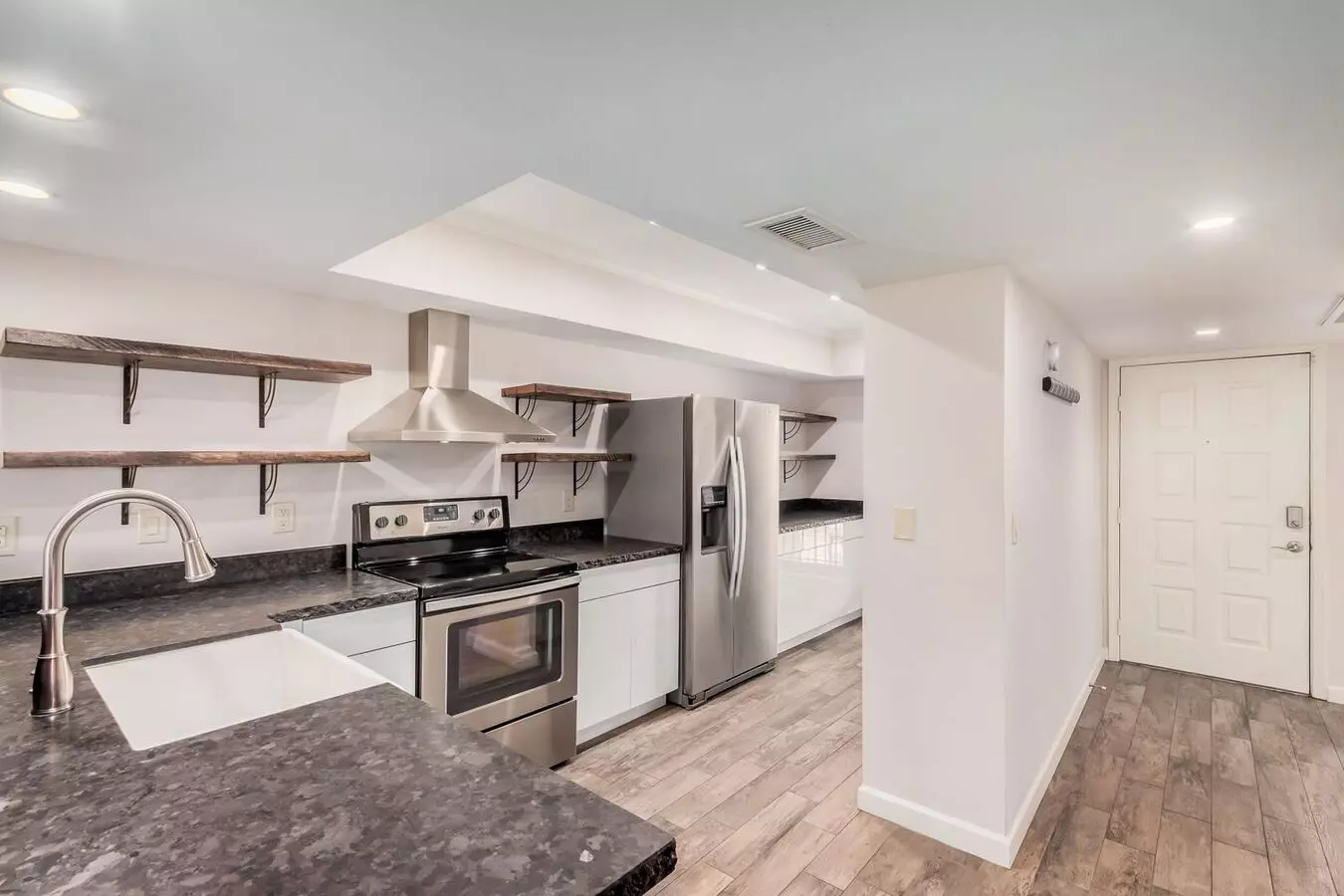 Stylish 2 Bed, 2 Bath Oasis In The Heart Of Mccormick Ranch Apartment for rent in Scottsdale, AZ