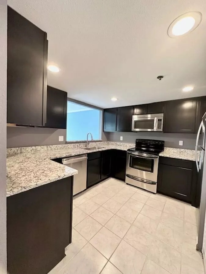 Bright And Spacious 2 Bedroom Condo With W/d! Apartment for rent in Tuikwila, WA