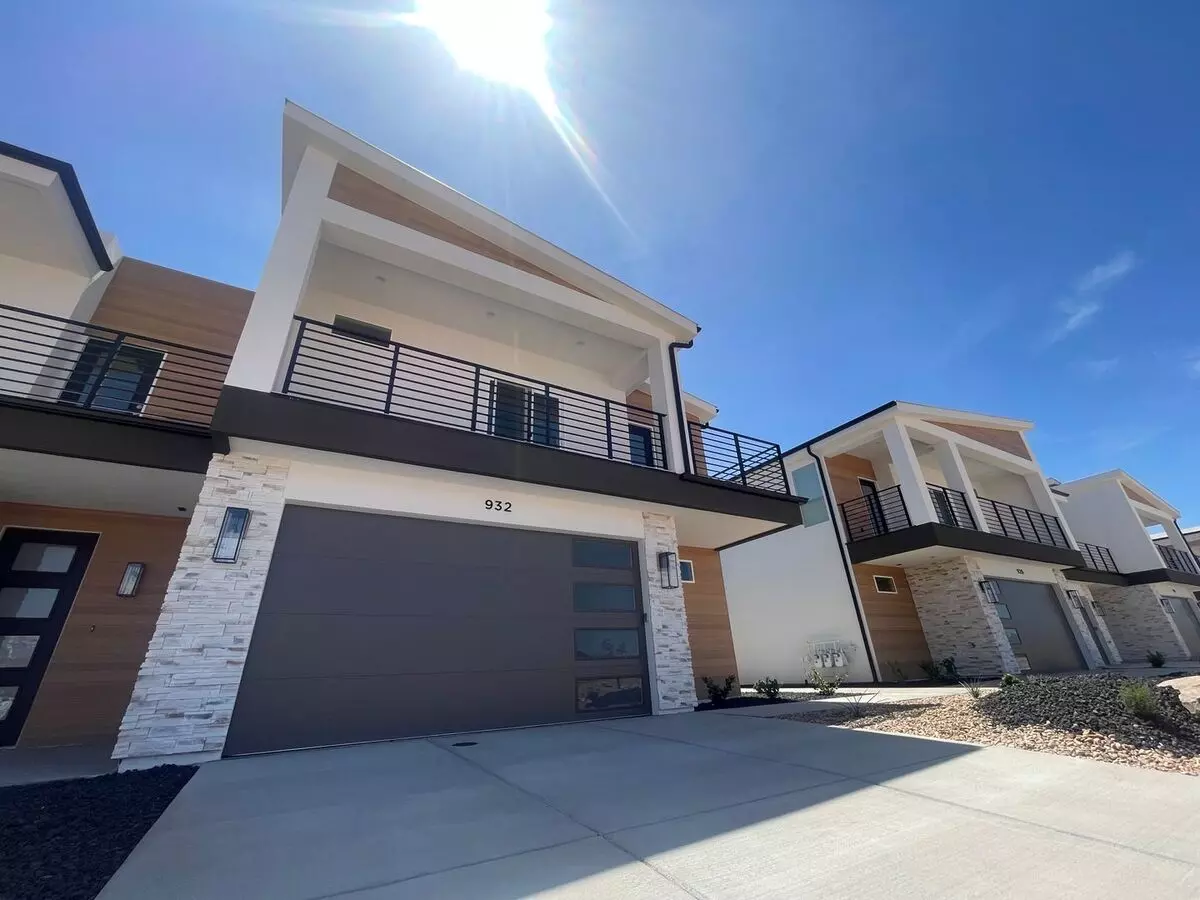 Beautiful 3 Bed Home With Views!! - End Unit!! House for rent in Washington, UT