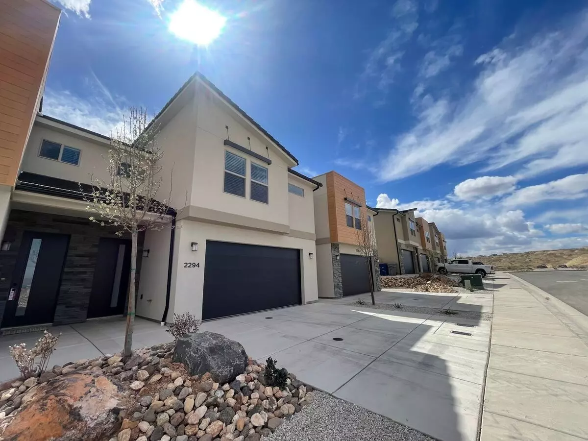 3Bed Townhome! Washer And Dryer Included. House for rent in St George, UT