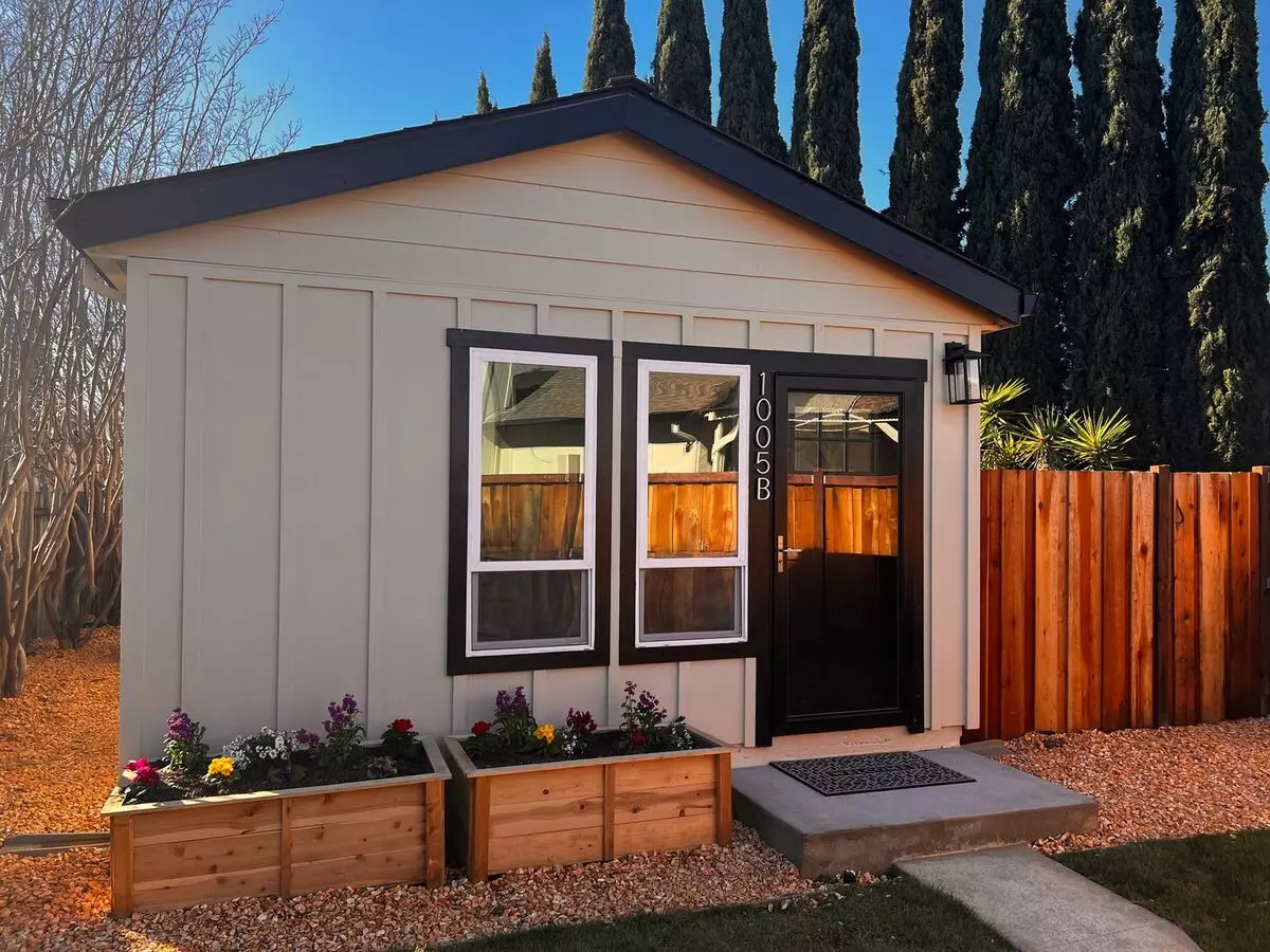 1005 Crested Unit B House for rent in Suisun City, CA