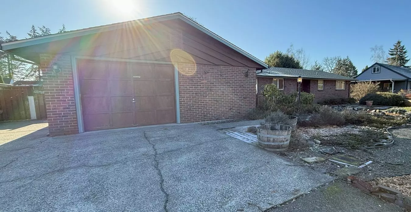 Retro Rambler 3-bedroom With Shop & Rv Space! House for rent in Tacoma, WA