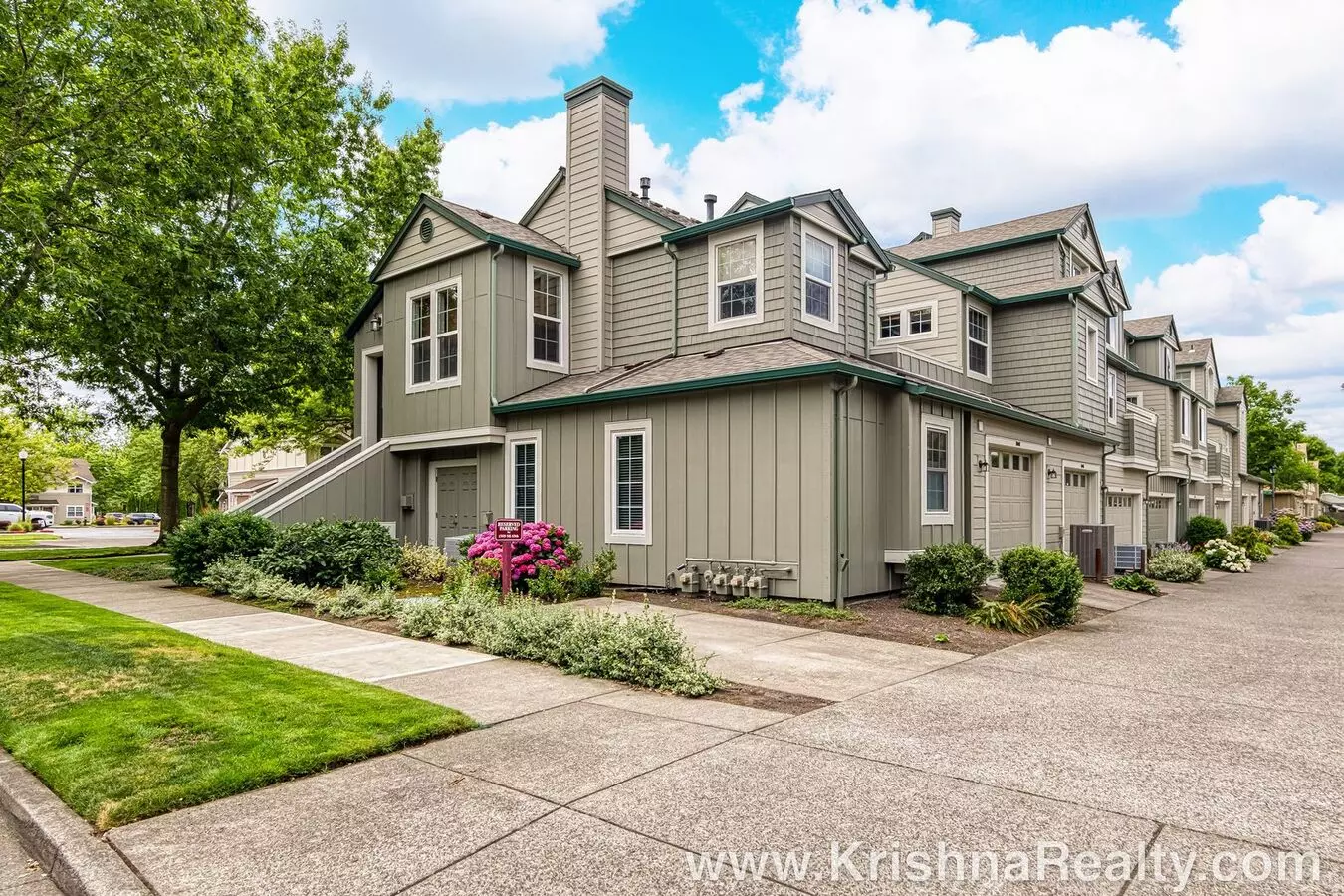 Spectacular 2 Bd* 2ba* Townhome Located In Orenco Station! In Hillsboro *club House*pool*gym!* W/s Included In Rent! House for rent in Hillsboro, OR