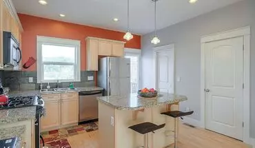 3 of 22 Duplex-style Condo With Great Views Of West Hills*dual Primary Bedrms+bonus Rm*gasfp*hardwoods*water, Sewer And Trash Included!* House for rent in Portland, OR