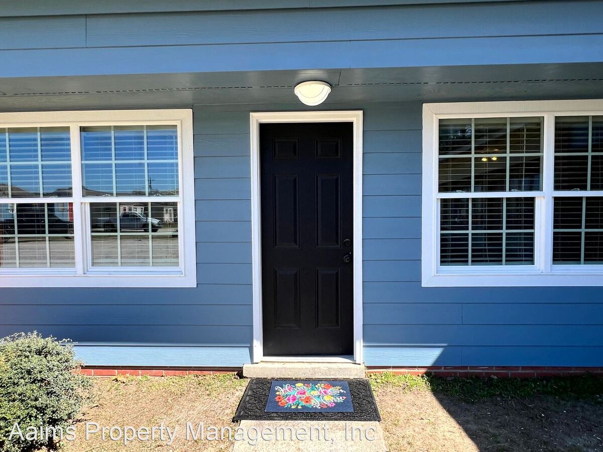 130 E Eastwood Ave Fayetteville, NC House for Rent