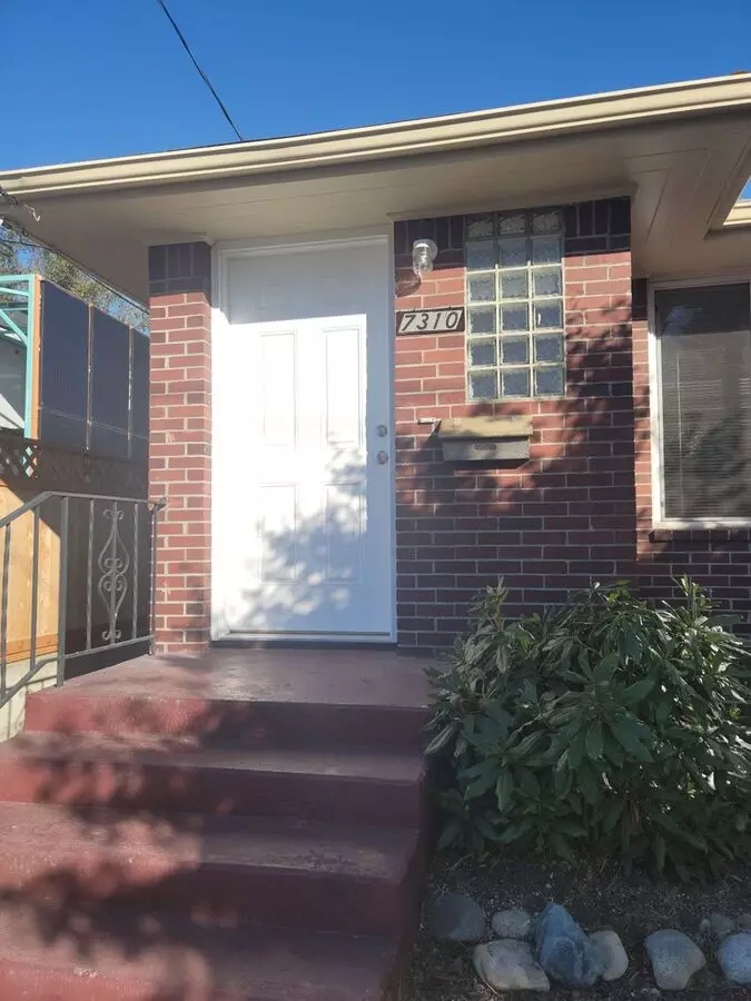 Loyal Heights/ballard Great Fully Remodeled 2-story 3 Bed/2 Bath Townhome/duplex For $3200!! House for rent in Seattle, WA