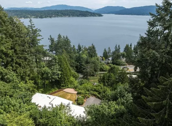 Stunning 4 Bed Home With Lake Sammamish Views! Available Now! Apartment for rent in Bellevue, WA Stunning 4 Bed Home With Lake Sammamish Views! Available Now! Apartment for rent in Bellevue, WA