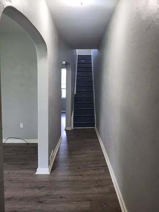 Spacious 2 Bedroom In Mt Oliver! Available June 15th! House for rent in Pittsburgh, PA