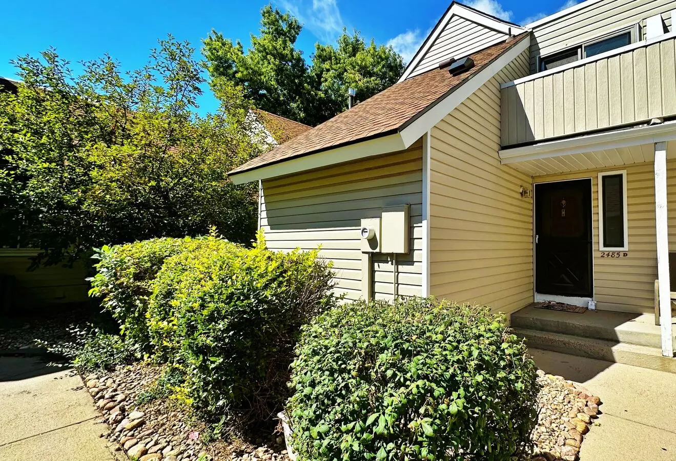 2 Bed 2 Bath Condo In Strawberry At Heather Ridge With Assigned Carport House for rent in Aurora, CO