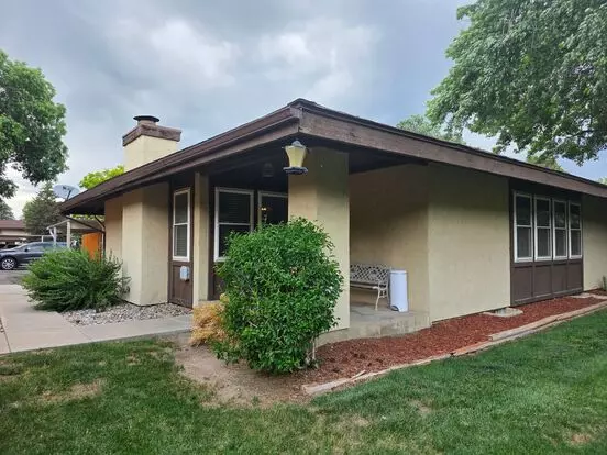!!new Price Drop!! Massive 5 Bedroom Townhouse In Aurora Apartment for rent in Aurora, CO