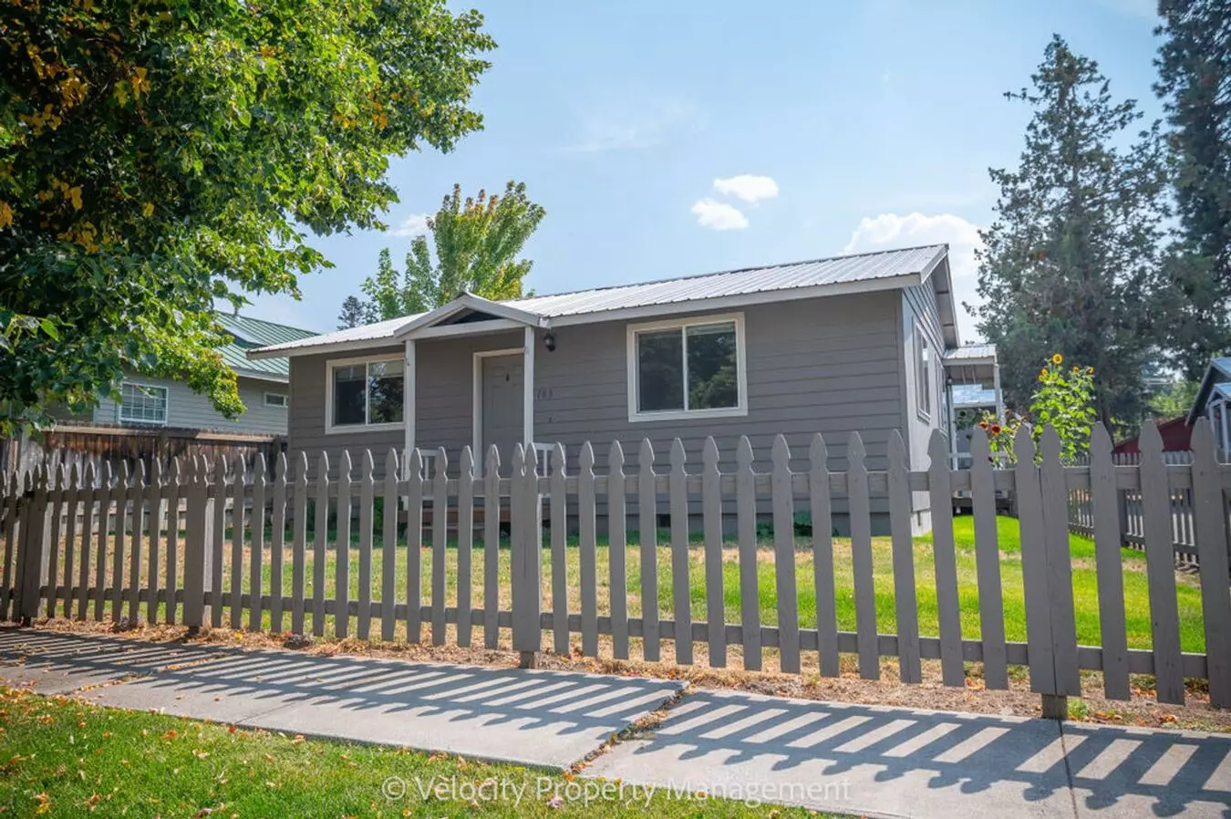Bright And Spacious 2 Bedroom Home! House for rent in Bend, OR