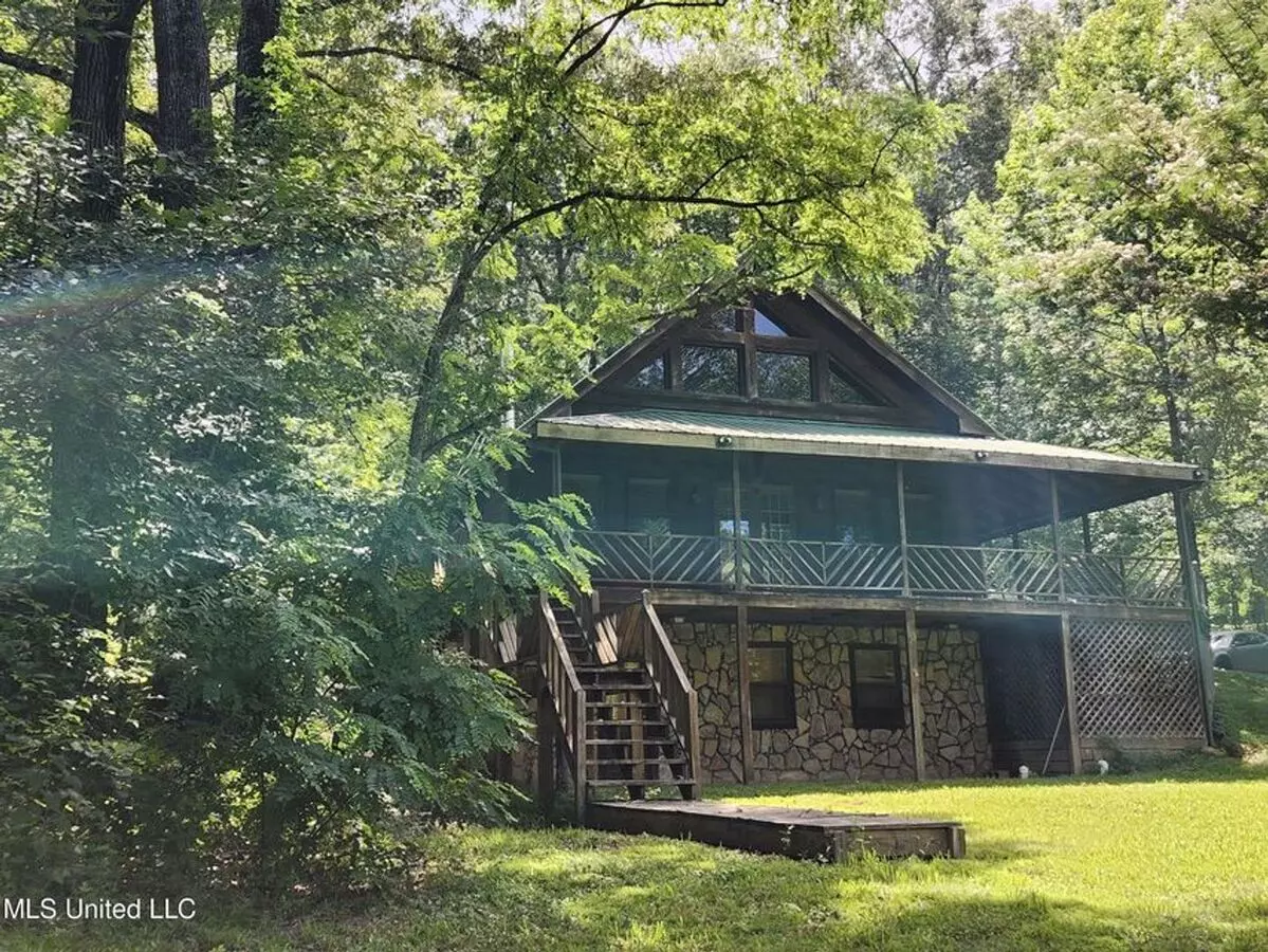 Wonderful Cabin In The Country And On A Lake! House for rent in Coldwater, MS