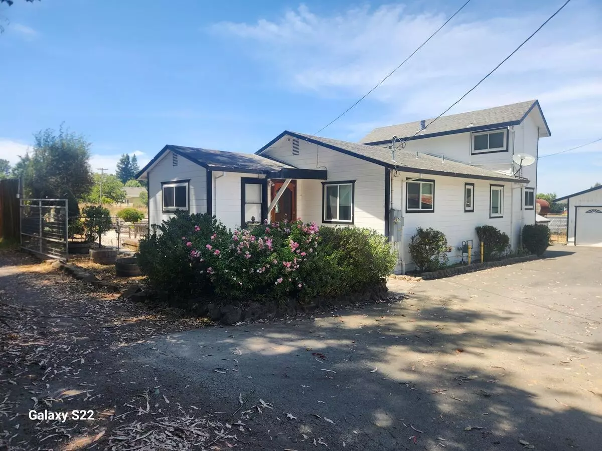 Beautiful Home In A Private Country Setting - Lots Of Light, Great Location. House for rent in Sebastopol, CA