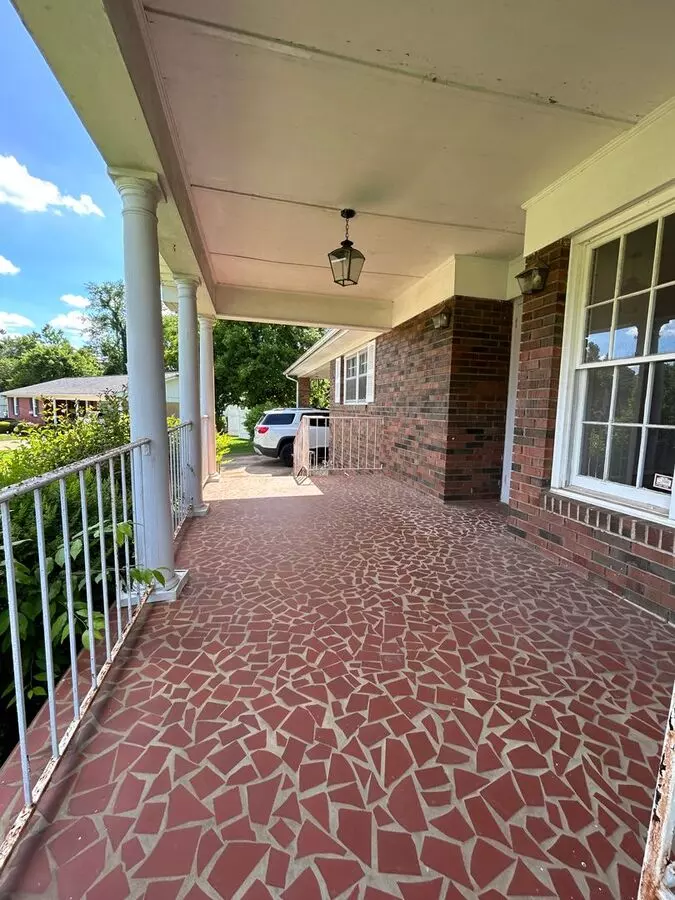 1504 Cloverdale Rd House for rent in Anniston, AL