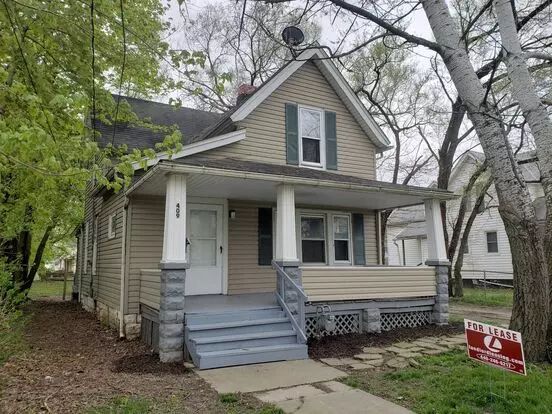 Nice 4 Bedroom Colonial With Covered Front Porch. Apartment for rent in Lorain, OH