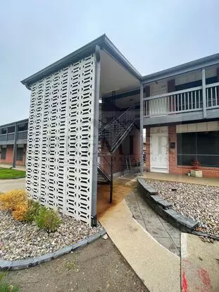 1 Bedroom, 1 Bath Apartment !! 6029 Barton Dr Shawnee, Ks 66203 Rent $875 Deposit $875 ($35 Water Fee) Apartment for rent in Shawnee, KS