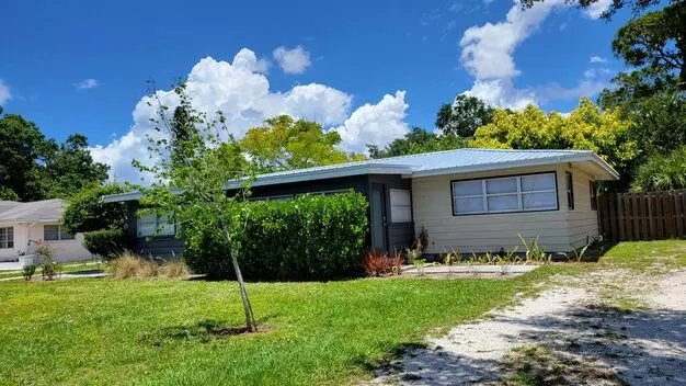 Annual Unfurnished Nicely Renovated 2/1 Half Duplex Downtown Sarasota Apartment for rent in Sarasota, FL