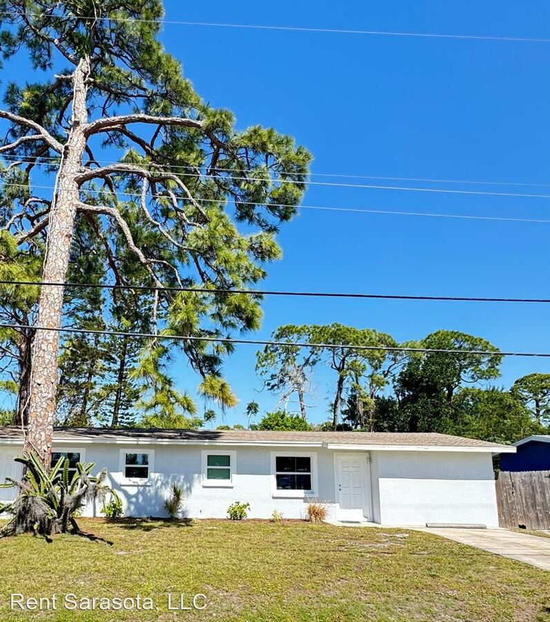 Annual Unfurnished Renovated 2/1 Half Duplex Apartments Sarasota, FL