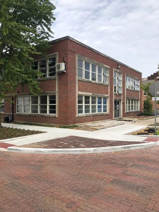 2 of 4 Trendy Downtown Lafayette - Large Studio Apartment for rent in Lafayette, IN