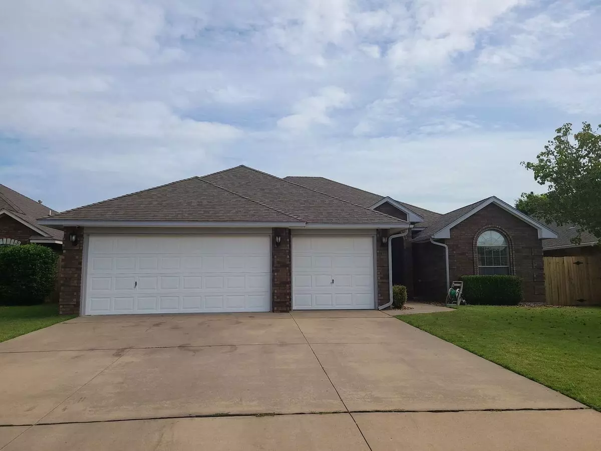 1717 SW 33rd House for rent in Moore, OK